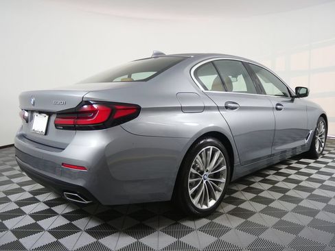 Certified 2023 BMW 530i RWD image 3
