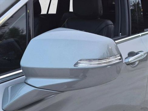 Used 2025 Cadillac XT6 Luxury FWD image 11