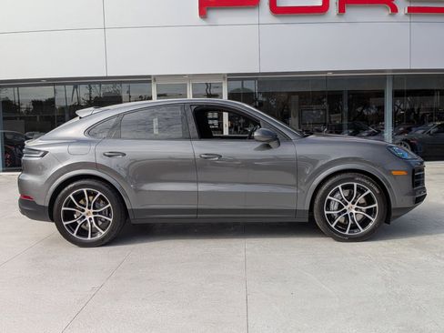 Certified 2025 Porsche Cayenne Coupe image 8