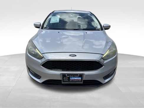 Used 2016 Ford Focus SE w/ Equipment Group 201A FWD image 2
