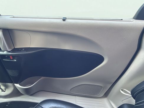 Used 2024 Chrysler Pacifica Touring-L FWD image 30