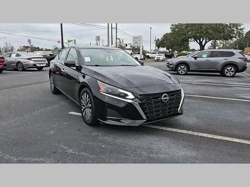 Used 2024 Nissan Altima 2.5 SV image 17