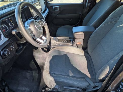Used 2025 Jeep Wrangler Unlimited Sahara AWD/4WD image 11