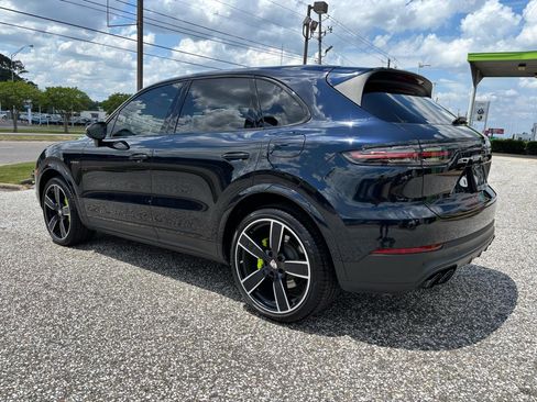 Used 2022 Porsche Cayenne Platinum Edition AWD/4WD image 4
