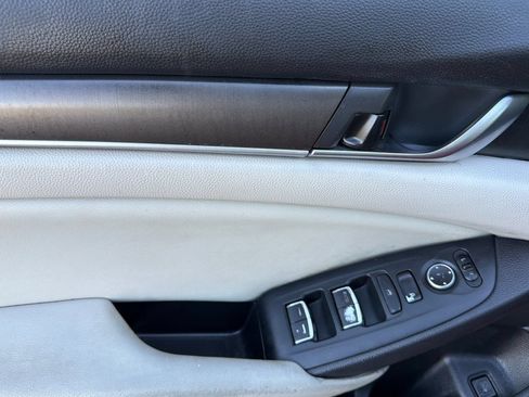 Used 2018 Honda Accord LX image 10