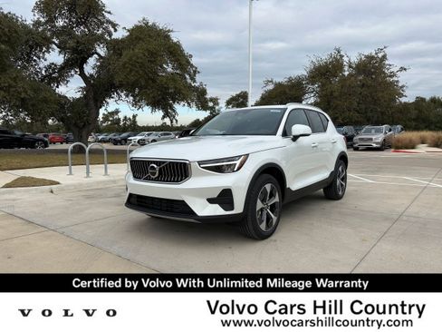 Used 2025 Volvo XC40 B5 Core w/ Protection Package Premier AWD/4WD image 1