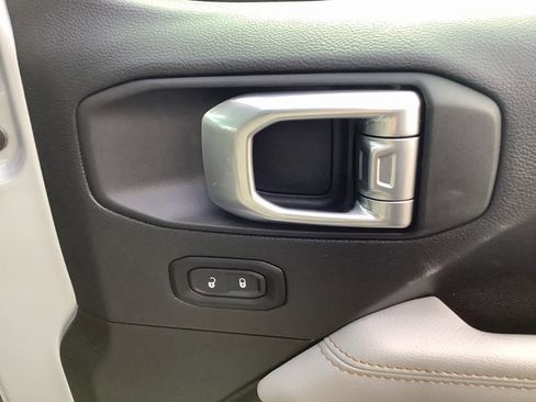 Used 2023 Jeep Wrangler Unlimited Sahara image 41