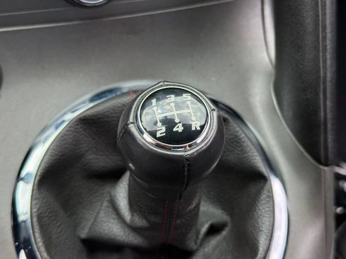 Used 2009 Pontiac Solstice GXP w/ Premium Package RWD image 27