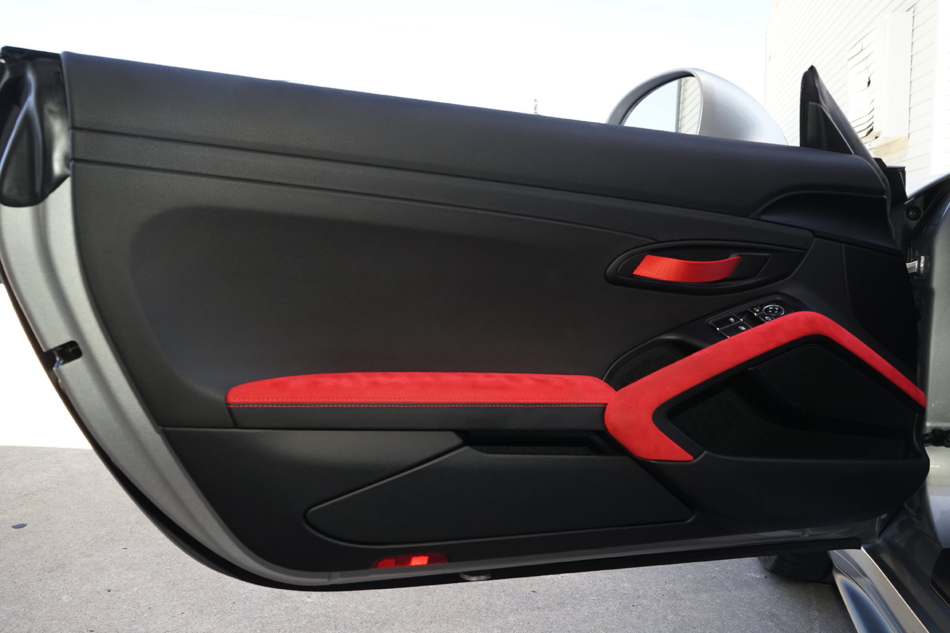 Used 2018 Porsche 911 GT2 RS RWD image 30