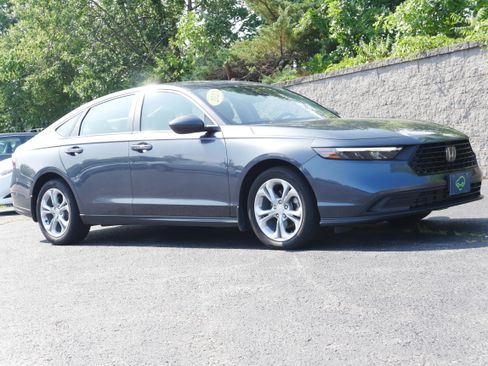 Used 2023 Honda Accord LX image 9