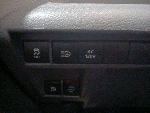 Used 2021 Toyota Sienna Limited image 20