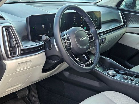 Used 2025 Kia Sorento EX w/ EX Panoramic Sunroof Package FWD image 2