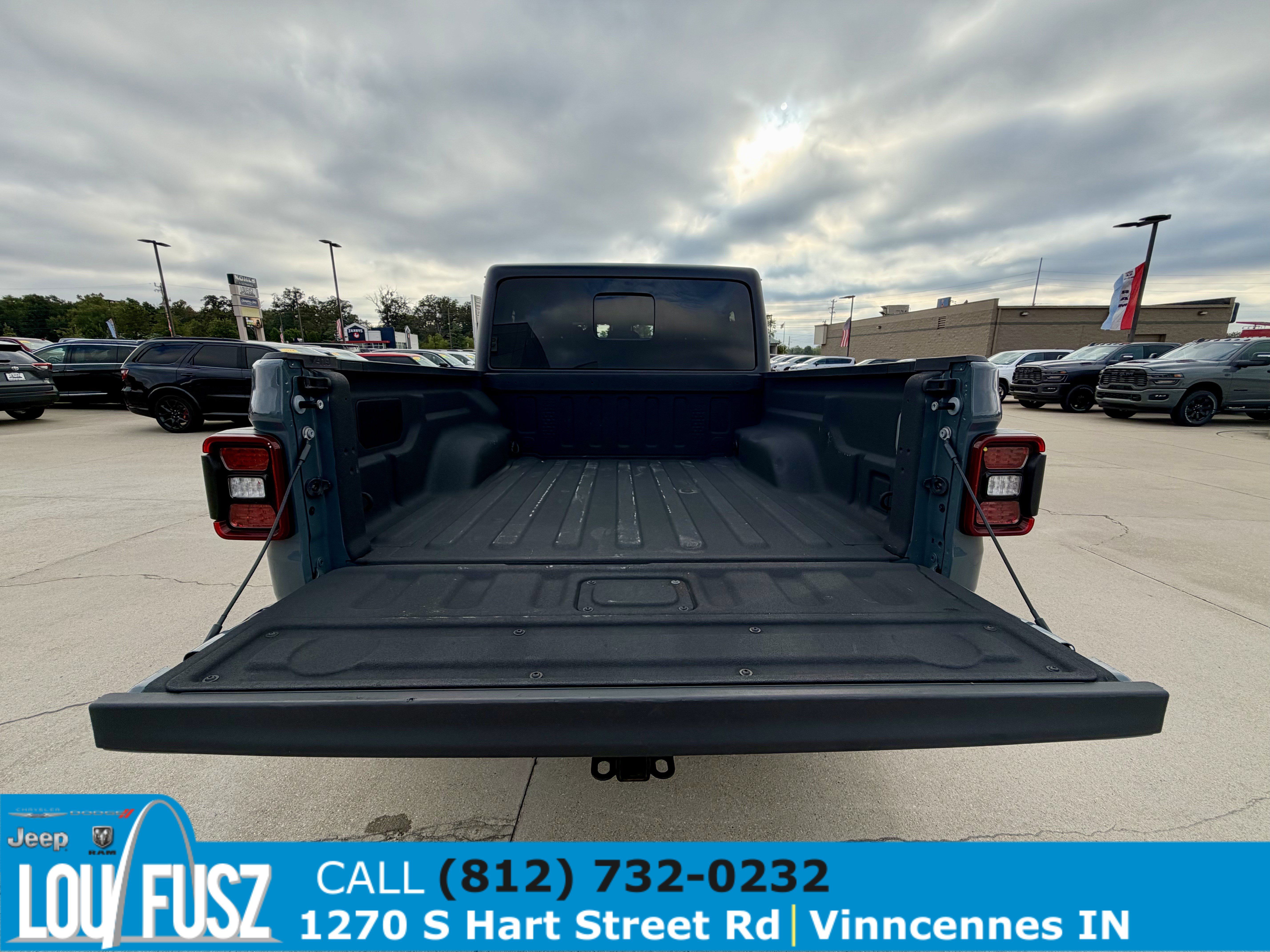Used 2025 Jeep Gladiator Rubicon w/ Safety Group AWD/4WD image 18
