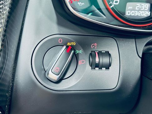 Used 2012 Audi R8 V10 w/ Enhanced Leather Pkg image 33