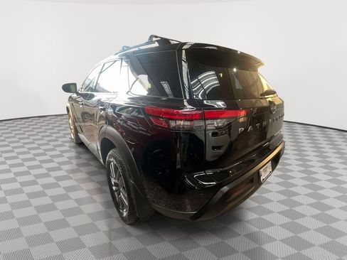 Used 2024 Nissan Pathfinder SV image 5
