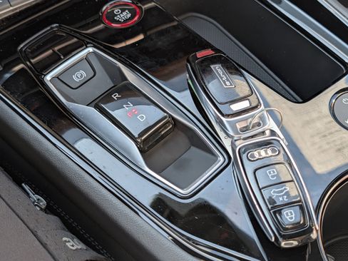 Used 2023 Audi e-tron GT Premium Plus image 5