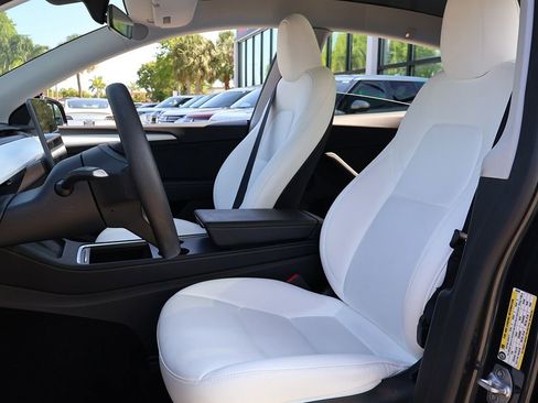 Used 2024 Tesla Model Y 2WD image 38