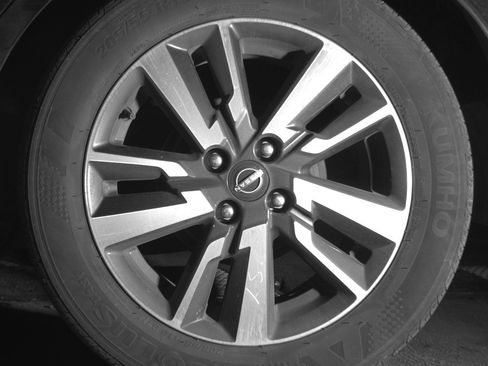 Used 2025 Nissan Versa SV image 14