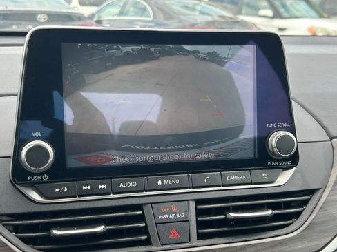 Used 2025 Nissan Altima 2.5 SV FWD image 28