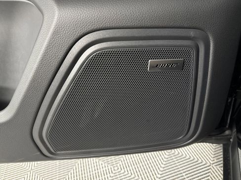 Certified 2025 Porsche Macan image 14