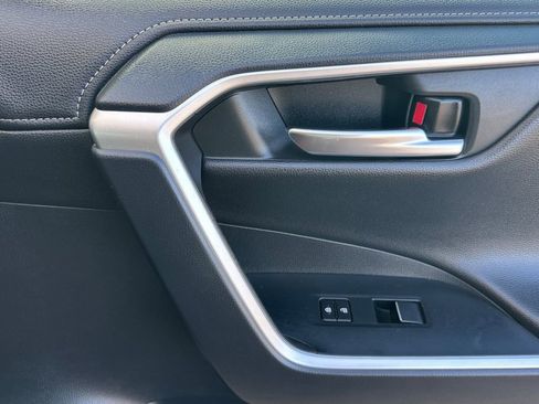 Used 2019 Toyota RAV4 Limited AWD/4WD image 18