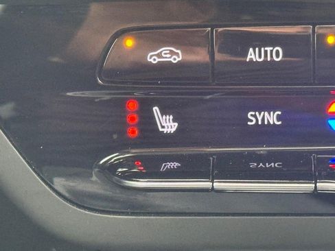 Used 2023 Buick Envision Essence w/ Technology Package I image 21