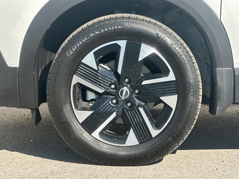 Used 2025 Nissan Kicks SV AWD/4WD image 29