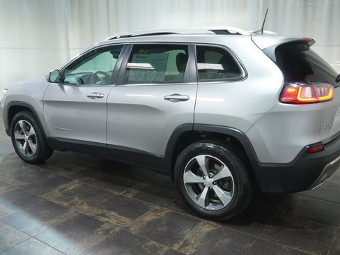 Used 2019 Jeep Cherokee Limited w/ Luxury Group AWD/4WD image 8