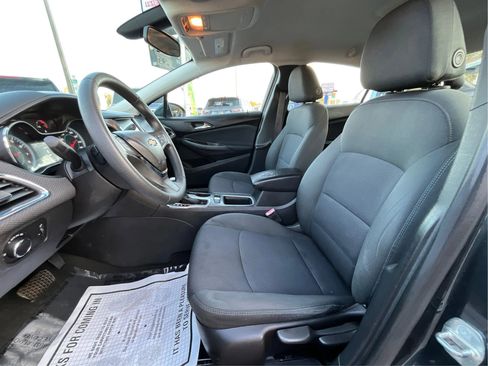 Used 2017 Chevrolet Cruze LT FWD image 11