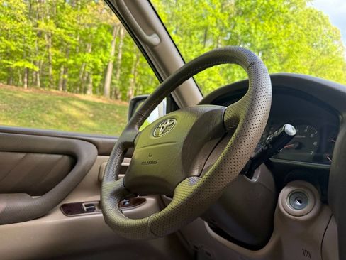 Used 2001 Toyota Land Cruiser AWD/4WD image 28