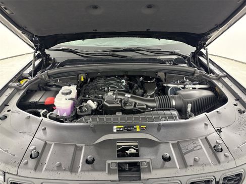 New 2025 Jeep Grand Cherokee Altitude image 32