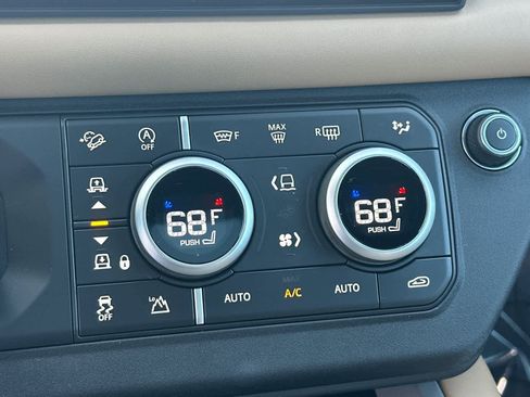 Used 2025 Land Rover Defender 110 V8 image 24