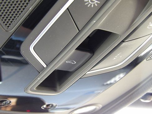 Used 2017 Audi A4 2.0T Prestige image 32