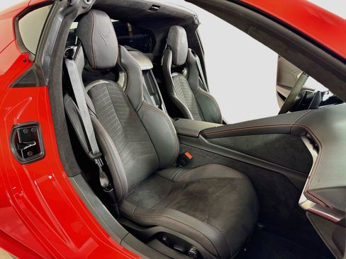 Used 2025 Chevrolet Corvette Z06 RWD image 30