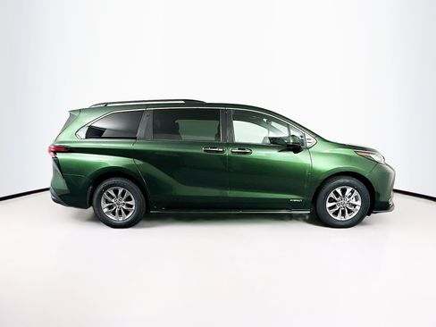 Used 2021 Toyota Sienna XLE FWD image 10