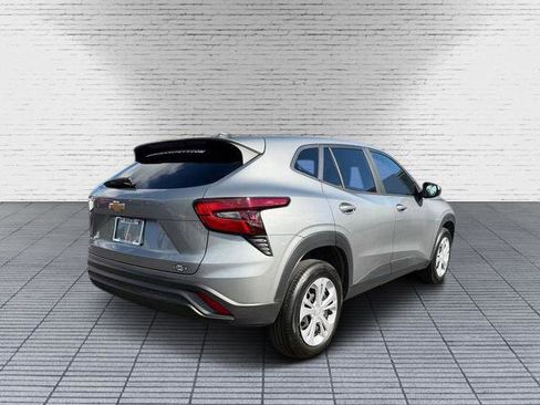 Used 2024 Chevrolet Trax LS w/ Driver Confidence Package image 5