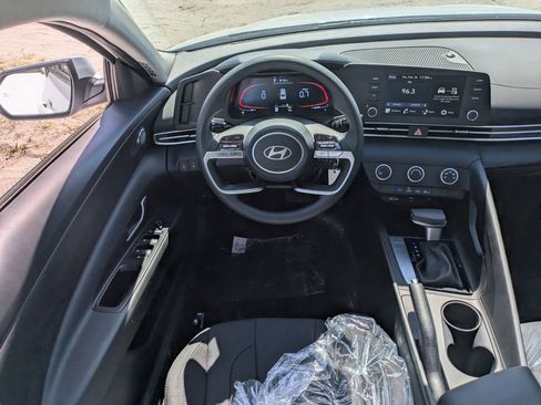 New 2026 Hyundai Elantra SE FWD image 15