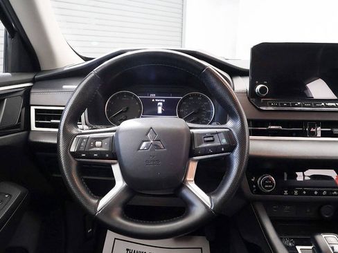 Used 2024 Mitsubishi Outlander FWD image 20