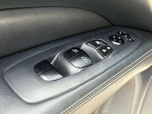 Used 2018 Nissan Pathfinder Platinum FWD image 17