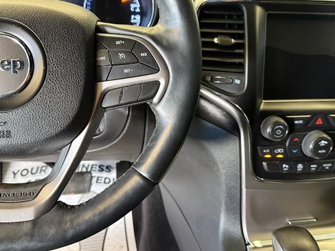 Used 2018 Jeep Grand Cherokee Altitude image 11