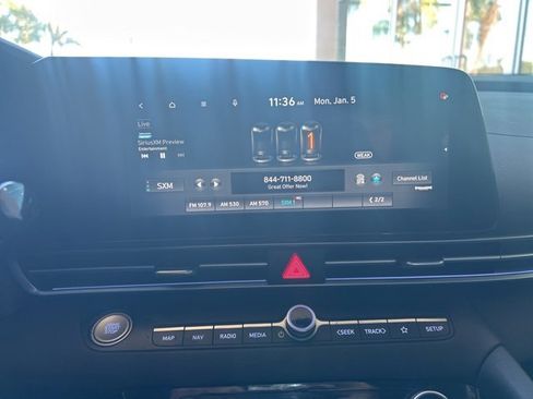 Used 2023 Hyundai Elantra Limited image 11