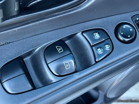 Used 2020 Nissan Kicks S FWD image 13