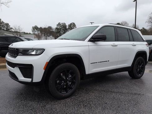 New 2026 Jeep Grand Cherokee Altitude RWD image 7