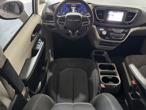 Used 2022 Chrysler Voyager LX FWD image 20