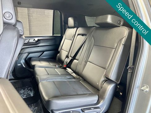 Used 2025 Chevrolet Suburban Z71 w/ Comfort Package AWD/4WD image 16