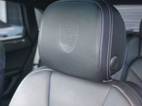 Certified 2024 Porsche Macan AWD/4WD image 6