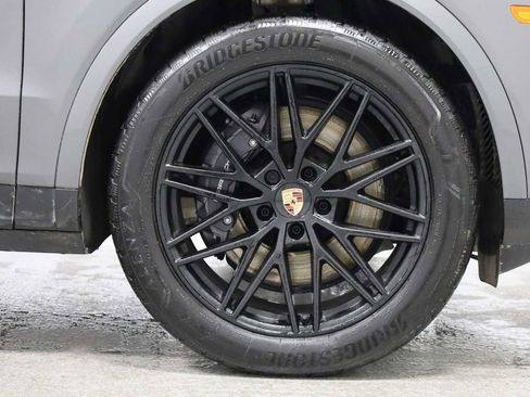 Certified 2025 Porsche Cayenne image 12