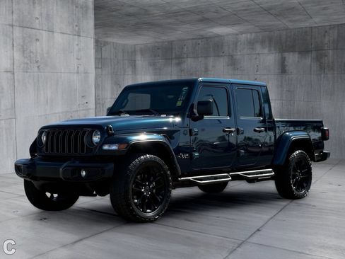 Used 2025 Jeep Gladiator Sport AWD/4WD image 2