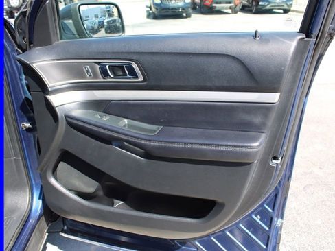 Used 2016 Ford Explorer XLT w/ Equipment Group 202A AWD/4WD image 23