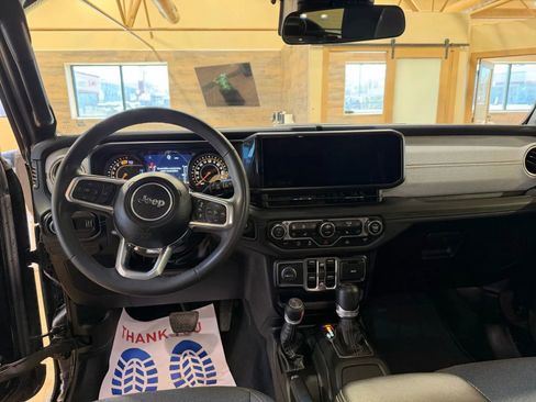 Used 2024 Jeep Wrangler Unlimited Sahara image 15